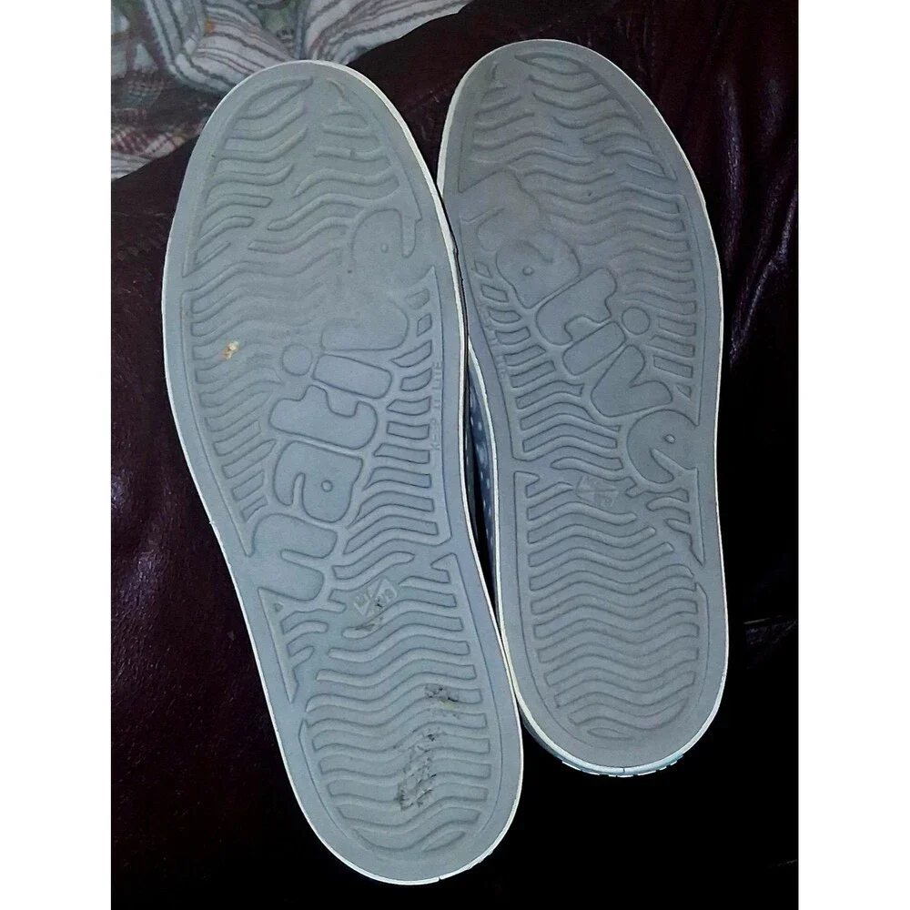 “Native” Slip-On Rubber Water Shoes in Gray/White (Men’s Size 7/Women’s Size 9)